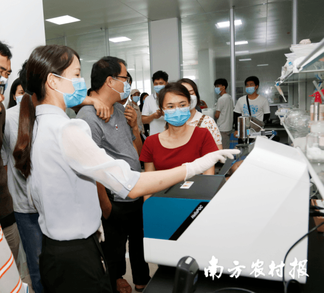 電白區(qū)水產病害核酸快速檢測新設備操作技術培訓活動現(xiàn)場